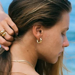 Atolea Jewelry Earrings<Chunky Huggie Hoop Earrings