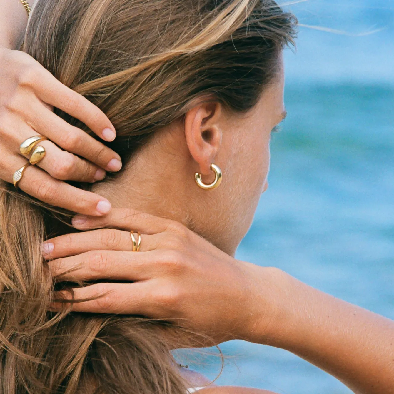 Atolea Jewelry Earrings<Chunky Huggie Hoop Earrings