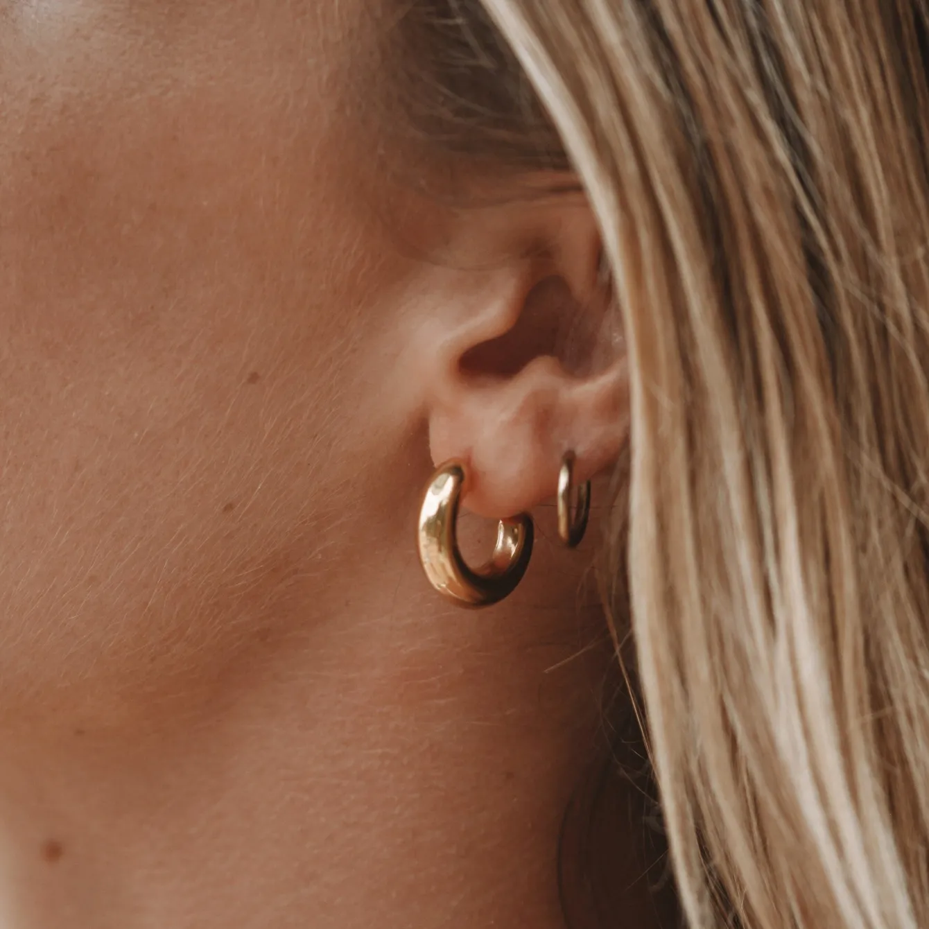 Atolea Jewelry Earrings<Chunky Huggie Hoop Earrings