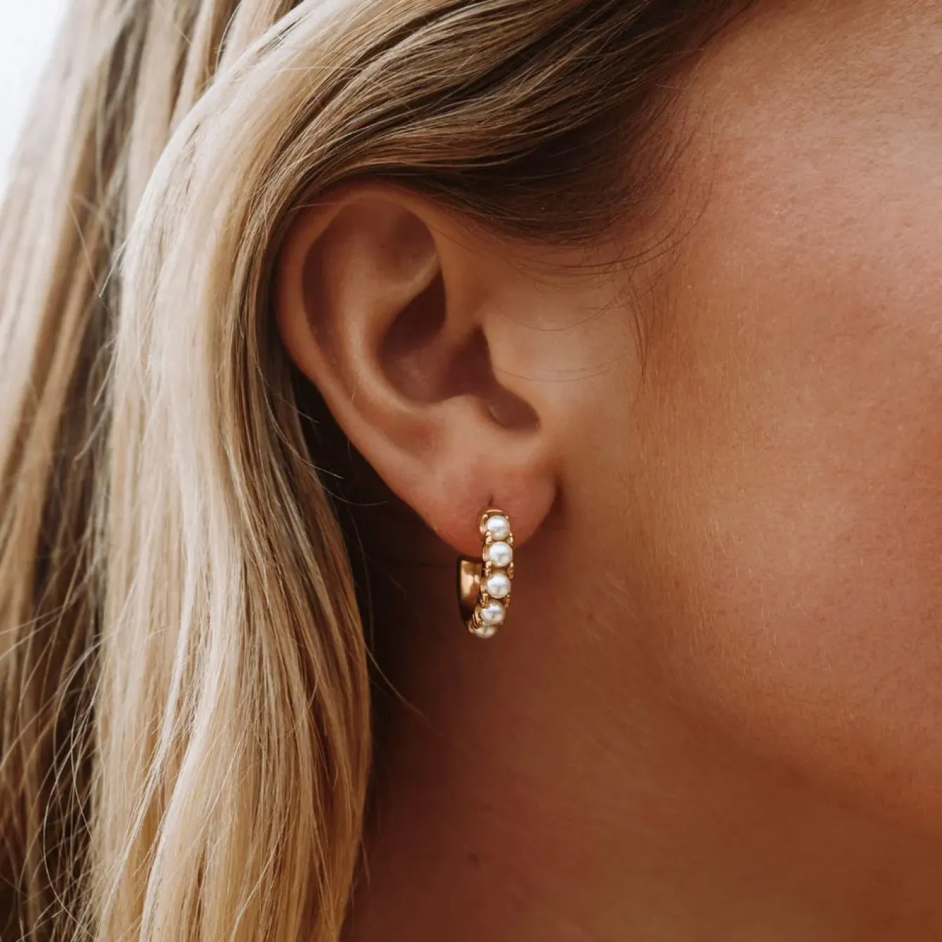 Atolea Jewelry Earrings|Pearls<Mini Pearl Huggies Earrings
