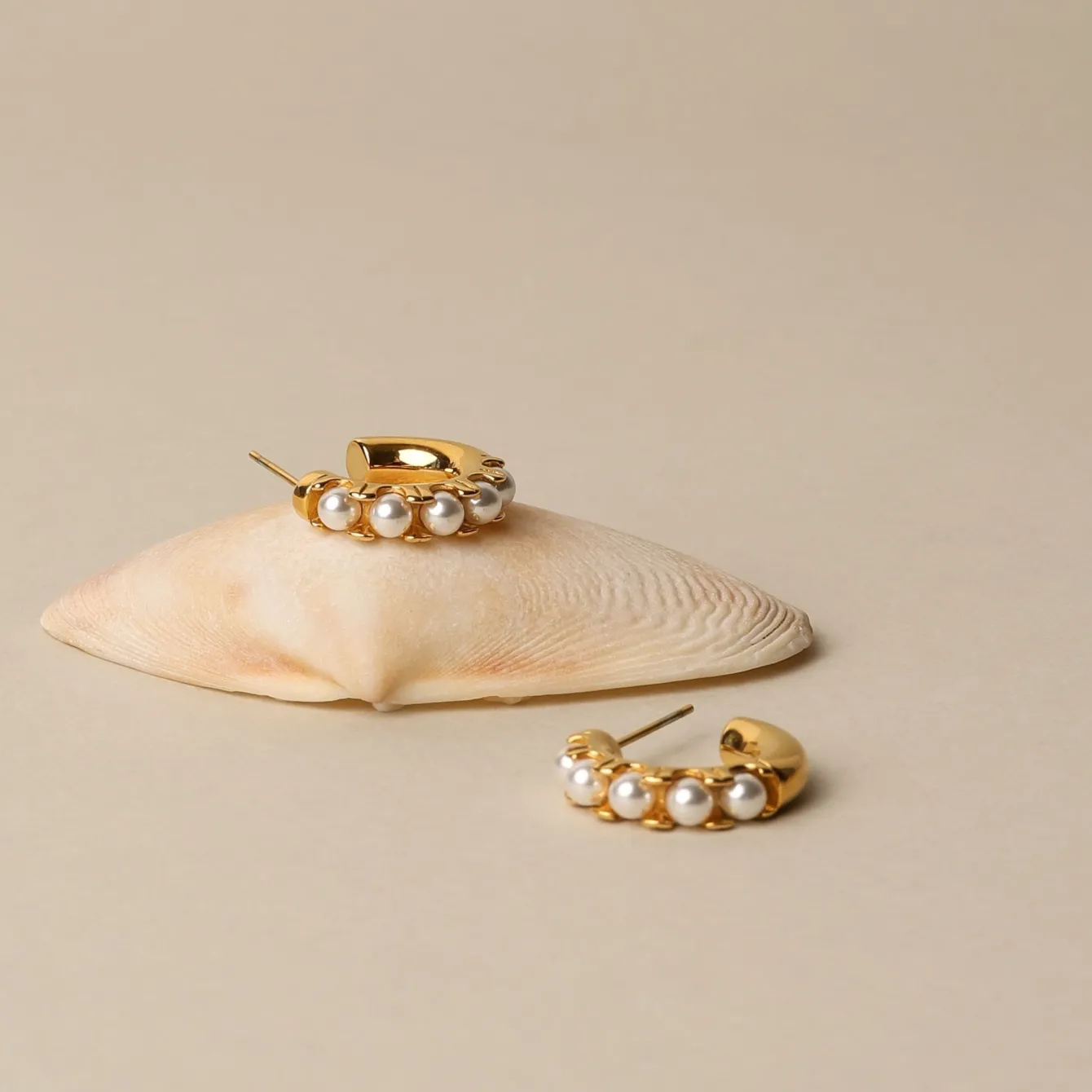 Atolea Jewelry Earrings|Pearls<Mini Pearl Huggies Earrings
